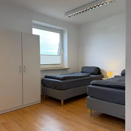 Apartment 2 Bedroom Apartment, 5 Singlebeds, Near A7 Autobahn, Free Parking,