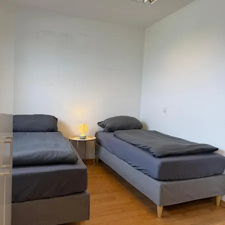 2 Bedroom Apartment, 5 Singlebeds, Near A7 Autobahn, Free Parking, Apartamento *