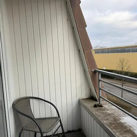 2 Bedroom Apartment, 5 Singlebeds, Near A7 Autobahn, Free Parking,