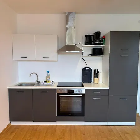 2 Bedroom Apartment, 5 Singlebeds, Near A7 Autobahn, Free Parking, Apartment *